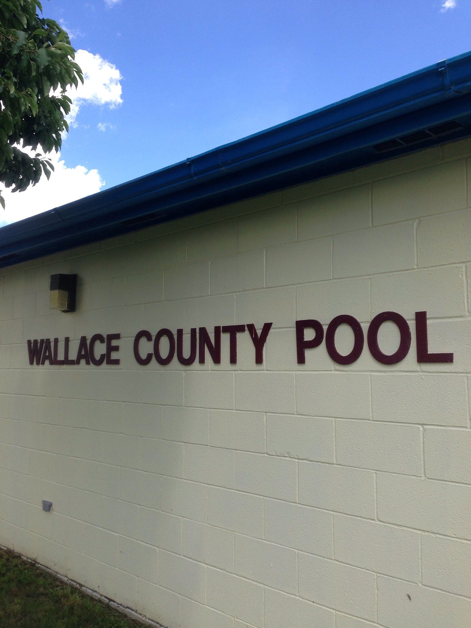 Wallace county pool building